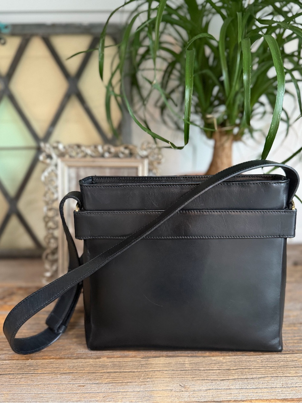 Vintage Salvatore Ferragamo Vara Crossbody Bag 🖤